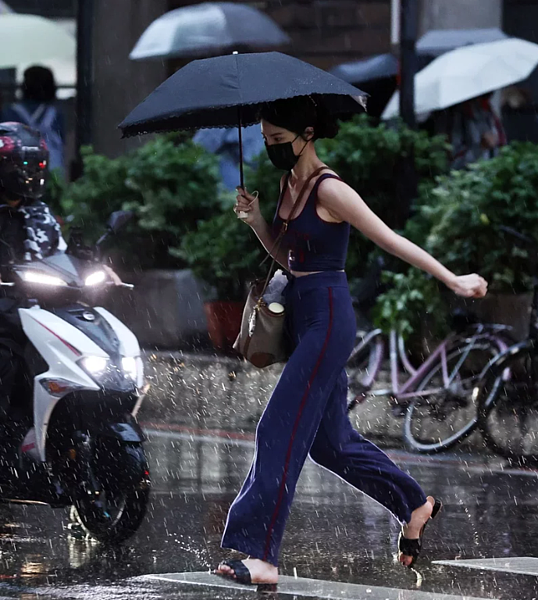 氣象局表示,周一鋒面通過,各地有下雨機率,周三氣溫漸回升,天氣多雲到晴,下一波鋒面預計於周六、日接近。圖/聯合報系資料照