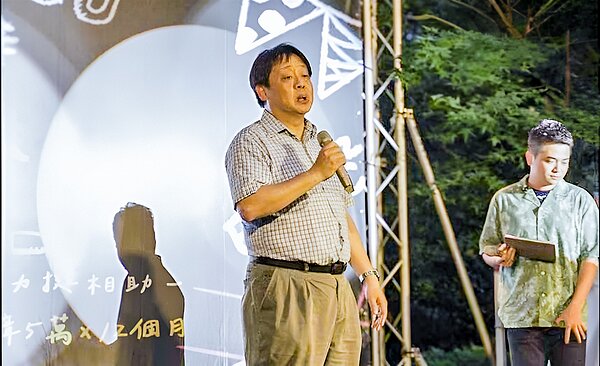 文化大學校長王子奇上台致詞,感謝永慶房屋贊助,也感謝師生籌備演唱會。圖/文化大學大傳系提供