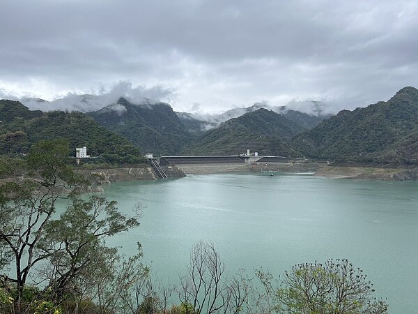 台南下了一整晚雨,曾文、烏山頭水庫共進帳1百萬噸水量。記者周宗禎/翻攝