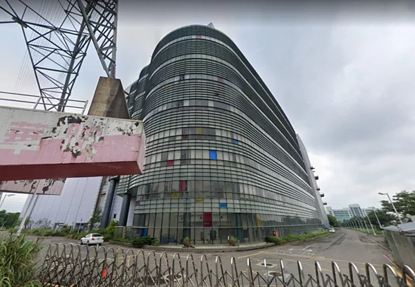 位於龍潭的廠區預計本月15日一拍，底價162.3億，超越「全國最貴停車場」信義計畫區D3土地一拍，創史上法拍金額新高。圖／取自google