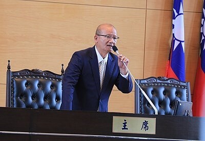 台中市議長張清照宣布「消費金喜送」追加預算3.5億元三讀通過。圖/台中市經發局提供