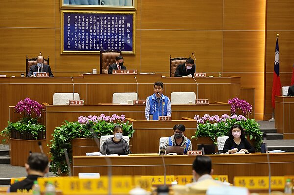新竹縣議會第20屆第1次定期會8日上午舉行專案報告,由縣府工務處針對竹北豐采520工地周遭道路坍塌事件說明。圖/新竹縣工務處提供