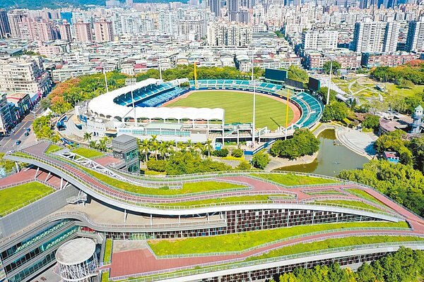 新北市體育處表示,新莊棒球場是符合辦理國際競賽的標準場地。(新北市體育處提供/葉德正新北傳真)