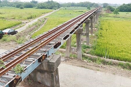 
連接雲林縣、嘉義縣的「北港復興鐵橋」，早年是知名「黃金糖鐵」。（呂妍庭攝）
