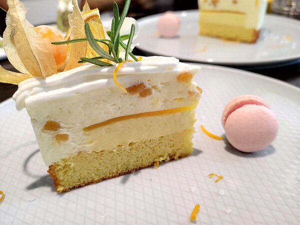 新北惜食餐廳於母親節檔期推出優惠及限定餐點，歡迎民眾來用餐。圖／新北市政府提供