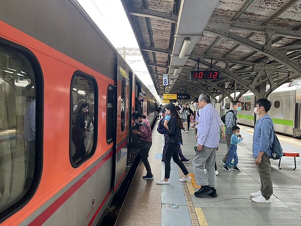 新竹市府公布的公共運輸月票補助方案中,最低每月只要288元。圖/新竹市政府提供