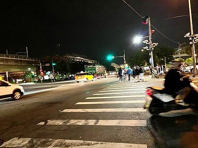 台中市政府交通局針對行人穿越量大之需求路口，評估擴大設置地點，今年將分階段設置。圖／台中市交通局提供