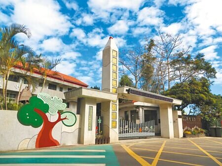 桃園市長張善政10日澄清,德龍國小將遷建到附近,且轉型朝實驗小學發展,絕不是廢校。(蔡依珍攝)