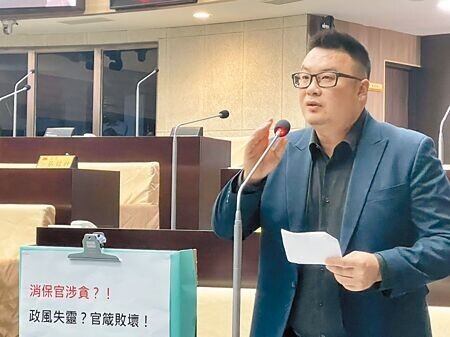 
南投縣議員簡千翔促請民政處覓地興建公立火化場。（楊靜茹攝）
