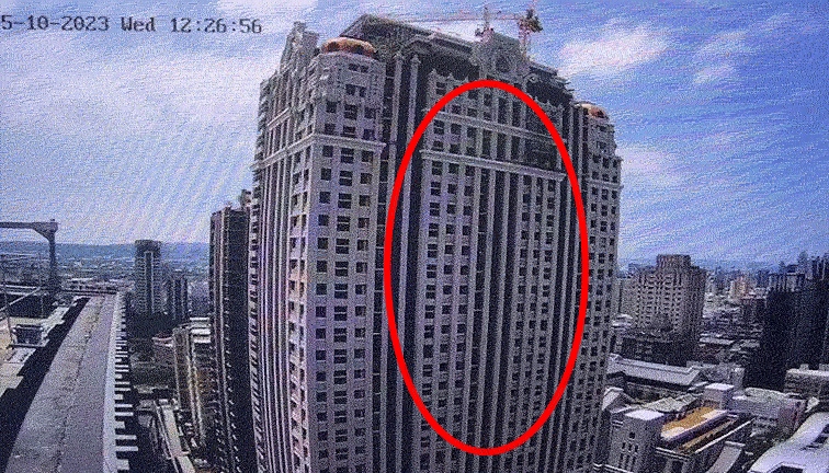 ▼鋼樑從31樓的高處落下。（圖／東森新聞）
