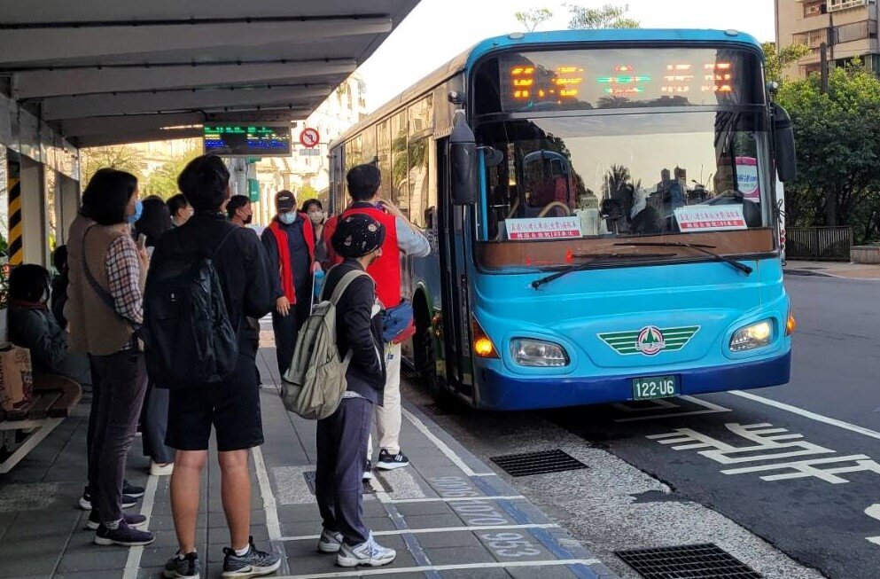 基隆市公車處累計虧17億,是否民營化昨天定期會議員看法不一。記者游明煌/攝影