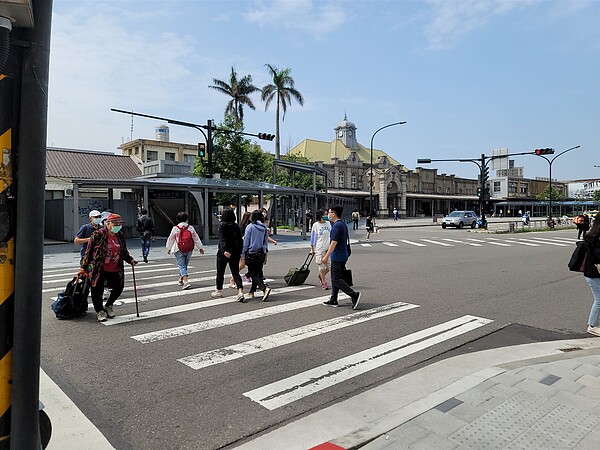 已有行人專用時相的新竹車站路口。圖／新竹市交通處提供