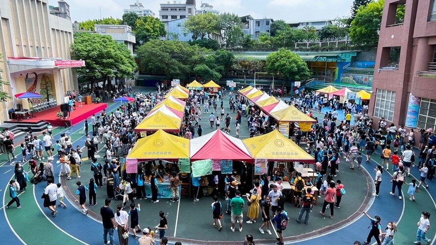 永慶房屋支持學校舉辦各項活動,為學生創造開心的回憶。圖/永慶房屋