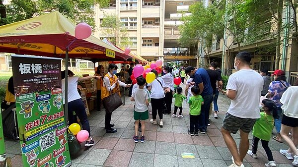 江翠國小的校慶活動以「樂動江翠。運動視界」為主題,設立了65個攤位。圖/永慶房屋提供