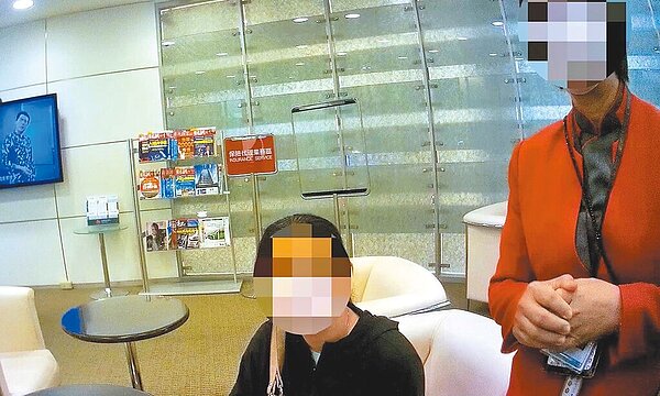高雄59歲黃姓婦女是PLG球星林書豪球迷,近期卻遭到詐團假扮的林書豪假帳號詐騙,淪為了洗錢人頭戶,黃婦得知真相後,感到非常後悔、難過。(翻攝照片/崔正綱高雄傳真)