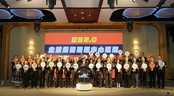 高雄市府去年11月宣布啟動亞灣2.0計畫,此計畫昨日獲得行政院審核通過。圖/高市經發局提供