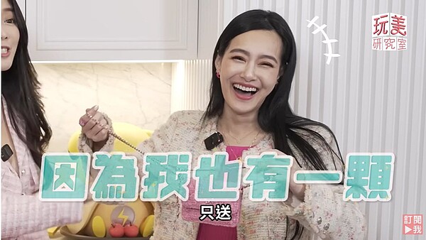 昨(11日)「女人我最大」YouTube頻道突然更新,影片中出現王思佳與成語蕎一起聊名牌包的畫面,王思佳還說自己是香奈兒VIP。 圖/擷自youtube。