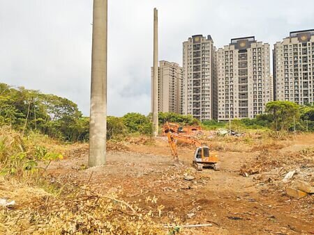 桃園龜山A7變一道路原定要採高架並敲掉1根磚窯煙囪,但桃園市長張善政上任後認為不妥,將改採地下化施作。(本報資料照片)