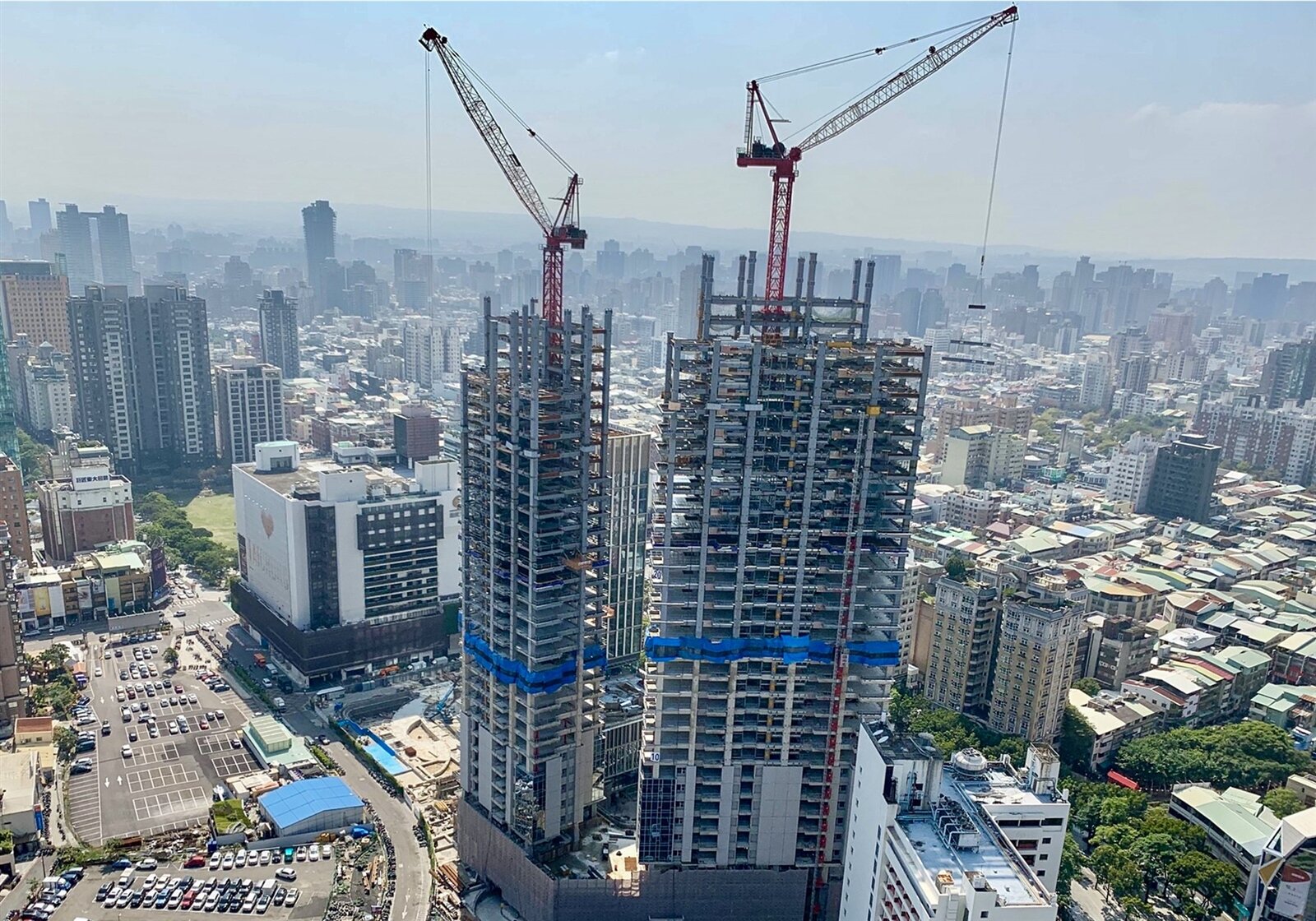 大建商多保守看待後勢房市,認為在剛性需求買盤支撐,房市將呈「短空長多」格局。聯合報系資料照