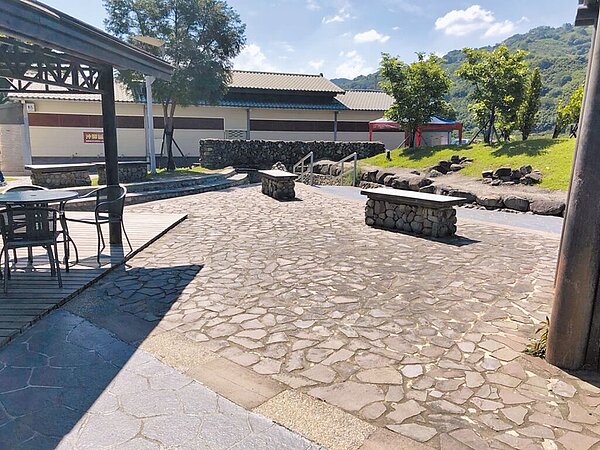 苗栗縣泰雅文物館每逢假日遊客如織,縣政府近期爭取中央經費,興建第2座煮蛋池,盼讓遊客玩得更盡興,也吃到美味溫泉蛋。(苗栗縣政府提供/李京昇苗栗傳真)