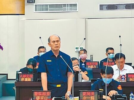 
台南市警察局長廖宗山答詢表示，已統整出全市90處路口，建議市府交通局設置行人專用時相。（洪榮志攝）
