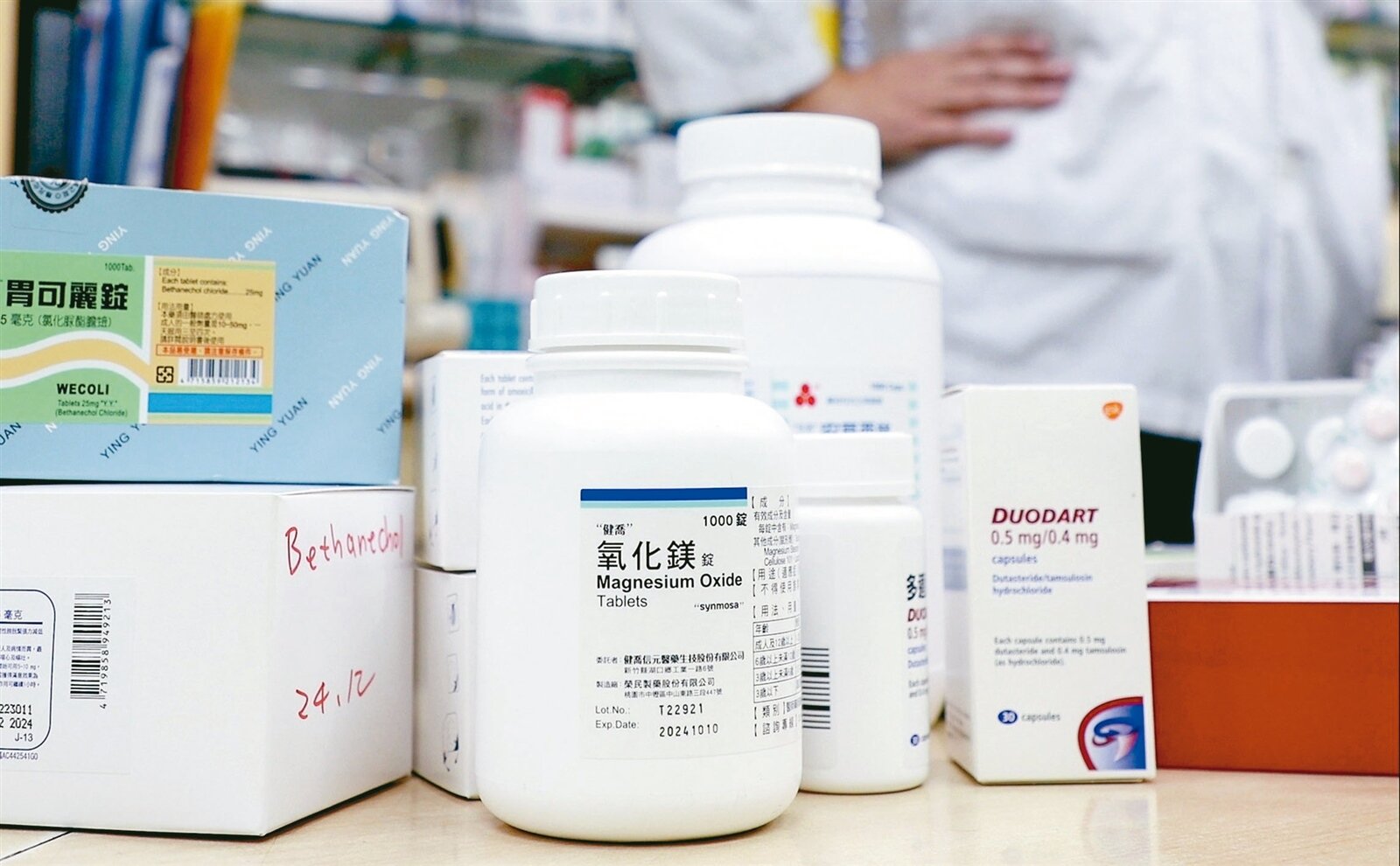 用量極大的指示用藥的「氧化鎂」軟便劑去年起傳出缺藥,健保給付過低、缺工、缺料等影響因素都受到高度矚目。記者余承翰/攝影