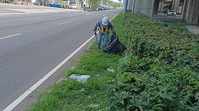 建設局第一線清潔維護人員清不勝清。圖／台中市建設局提供