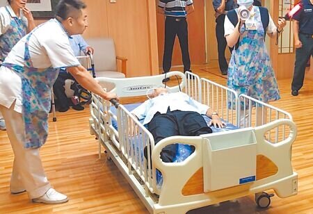 符合長照需要第4級者以上住宿機構住民,衛福部補助每年提高至12萬元,全國估計有12.5萬人受益。(本報資料照片)