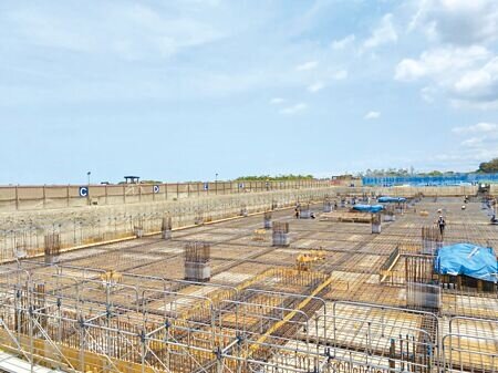 桃園航空城安置住宅預計明年10月起陸續交屋,市府強調屋況等同市售成屋,只要購買家具即能入住。(蔡依珍攝)