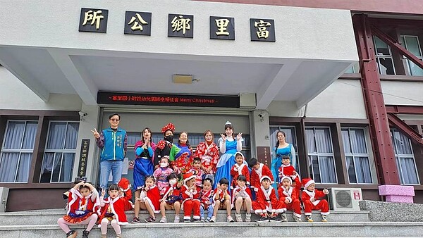 花蓮縣富里鄉人口跌破萬人,鄉公所鼓勵民眾移居增產報國,今年1月1日後出生新生兒每人可領12萬元,再創催生獎金新紀錄。圖/中時電子報