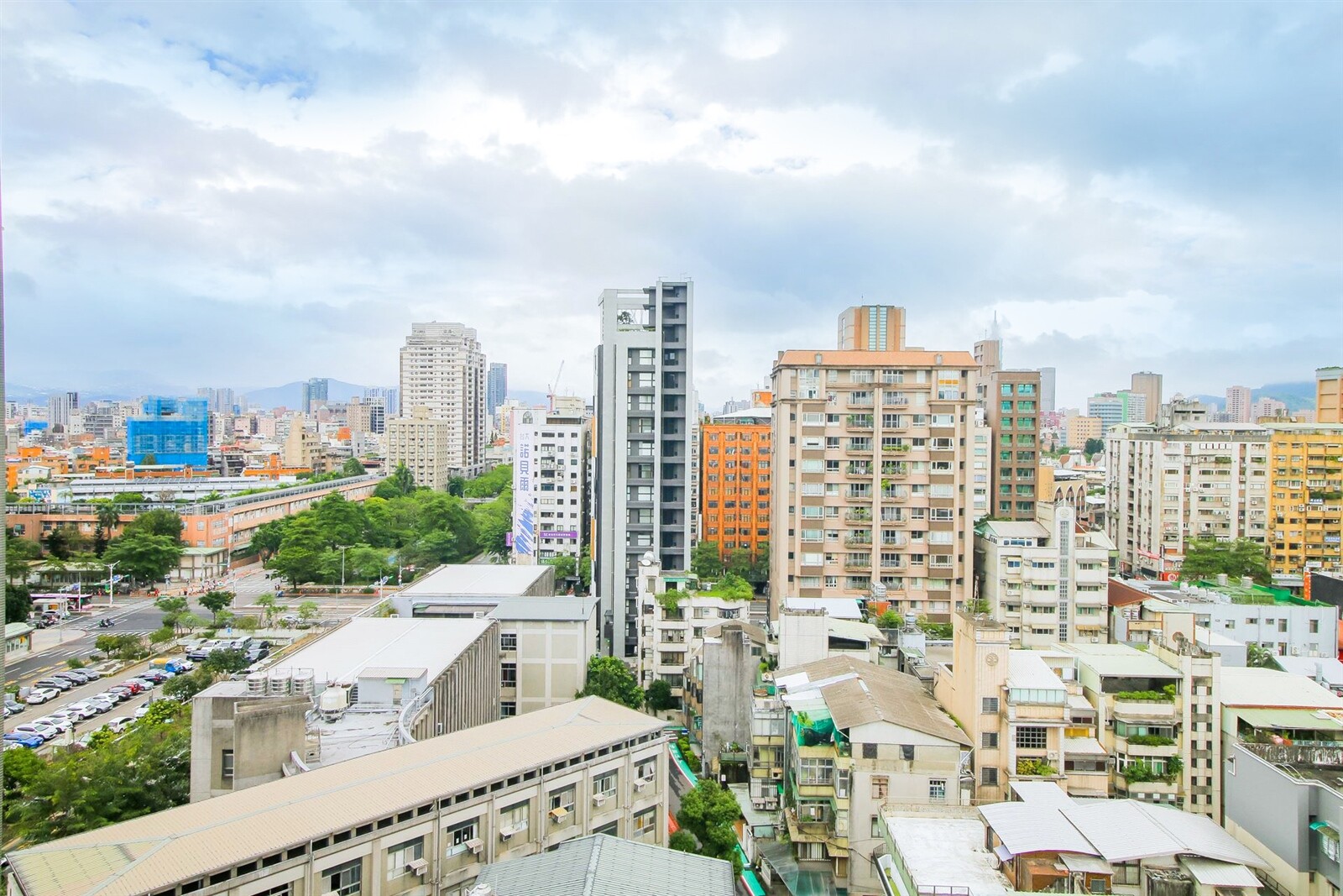 台北市中正區近五年間住宅平均坪數減少8.1坪，減幅達18.9％，「小宅化」最為明顯。房市示意圖／永慶房產集團提供