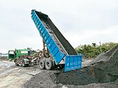 全台剩新北沒營建剩餘土方條例！拿23年前草案審查惹議