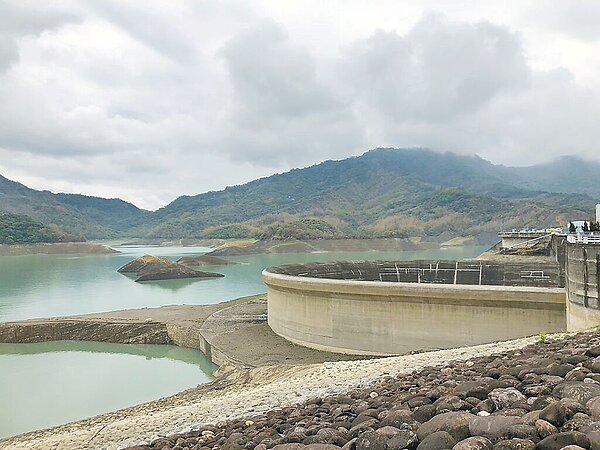 主要供應台南市溪南地區民生用水的南化水庫,截至18日,蓄水率為17.9%。(南水局提供/曹婷婷台南傳真)