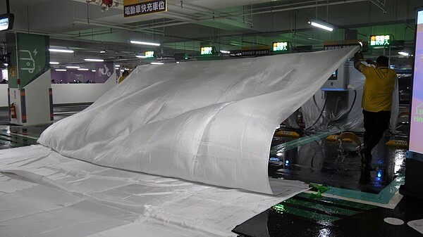 防火毯覆蓋。圖/交通局提供