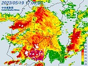 下班雨不停！鋒面「一路向南」影響16縣市　台南高雄小心雷擊