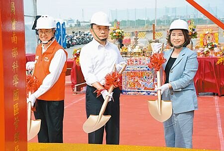 在眾人引頸期盼下,屏東科學園區19日正式動土。(林和生攝)