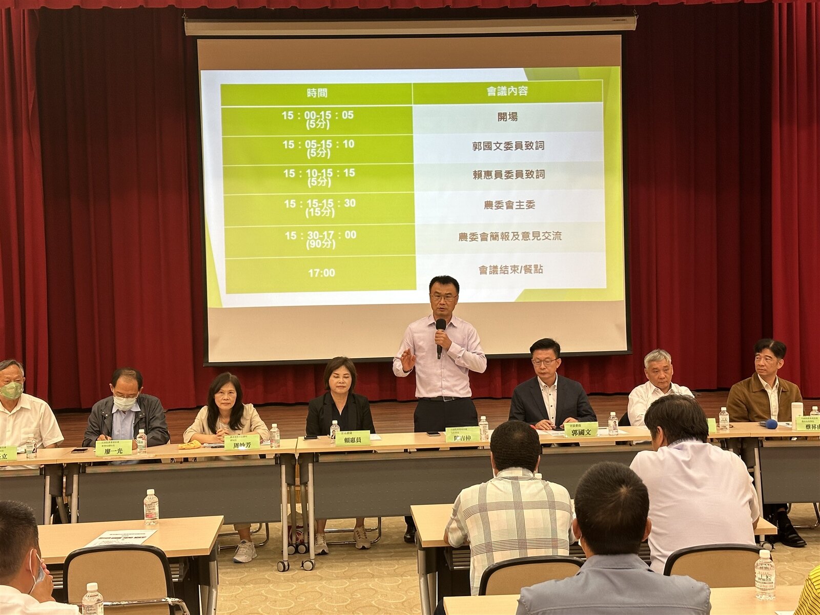 升格農業部陳吉仲率團台南座談,保證全力解決缺工缺水。記者周宗禎/攝影