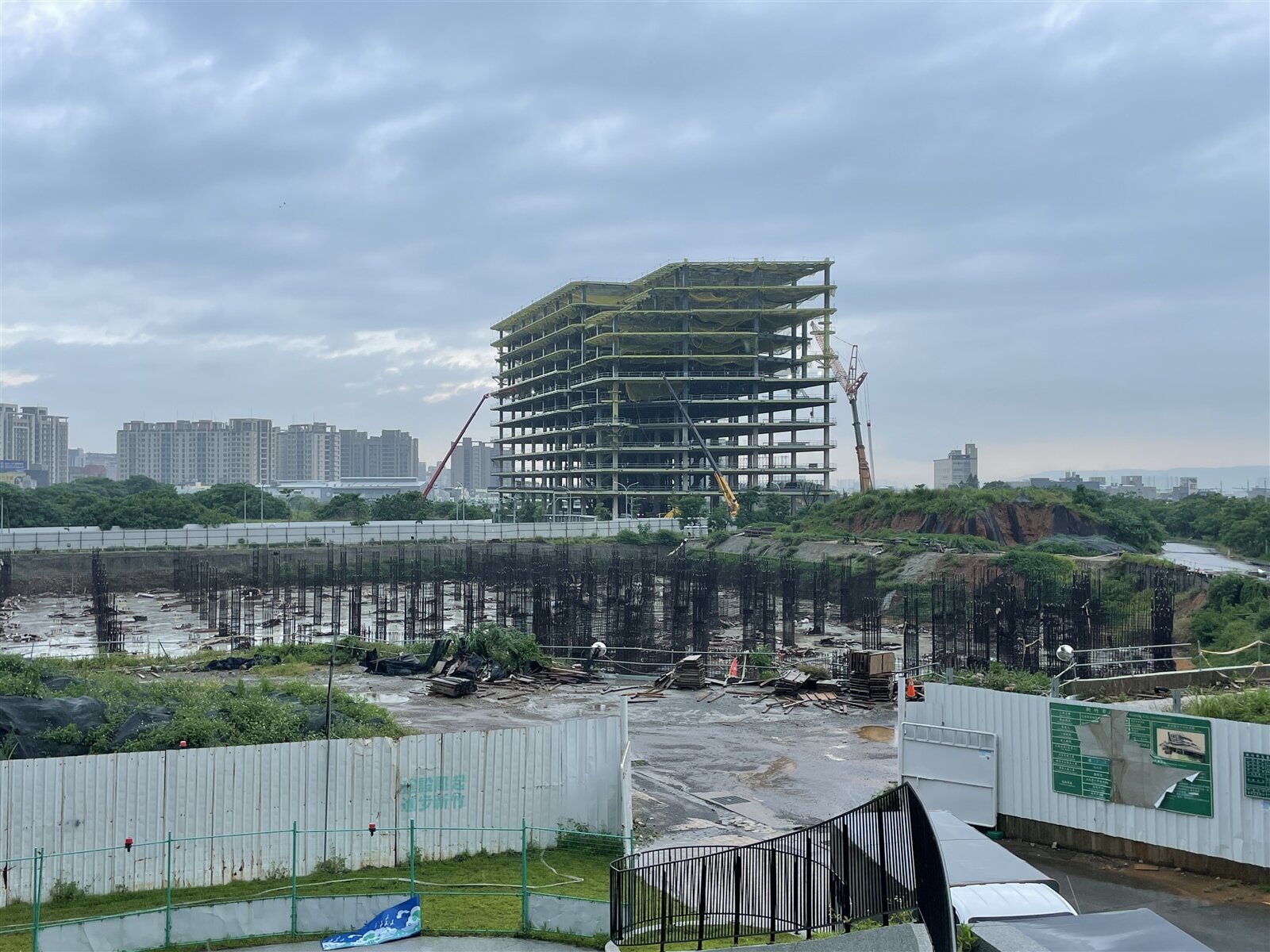 新竹市國際展演中心工程實際進度僅34.87%，工程嚴重落後。記者張裕珍／攝影 