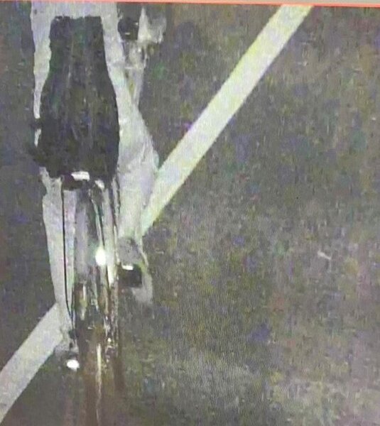 台鐵272次列車5月2日在苗栗縣竹南路段撞及軌道上的瓦斯鋼瓶,檢警查出陳姓男子涉案,騎腳踏車載運鋼瓶並放置軌道間。圖/警方提供