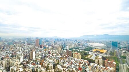 房屋買賣中買方與賣方所需負擔的稅費不同，一般來說，買方需繳納交易中的印花稅、契稅，以及房屋產權移轉後的房屋稅與地價稅。（王莫昀攝）