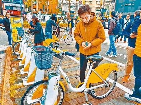 
YouBike自行車系統傳出遭到境外連線攻擊，全國約有2.1萬筆會員交易資料外流。台北市政府交通局也呼籲民眾，若接獲追繳欠款或儲值的電話或簡訊，務必提高警覺並向微笑單車客服二度確認。（本報資料照）
