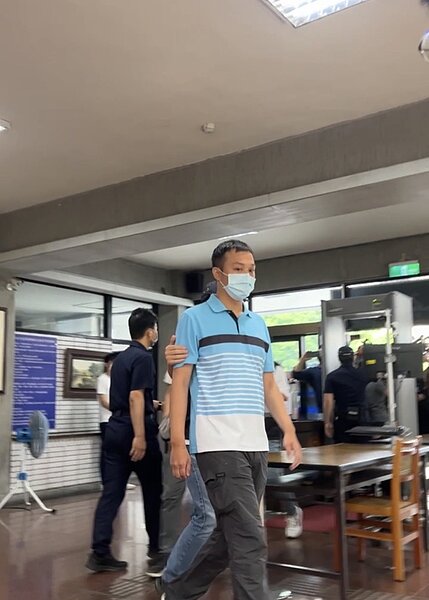 夏男抵達時面對媒體詢問不發一語,但神態自若。記者陳宏睿/攝影