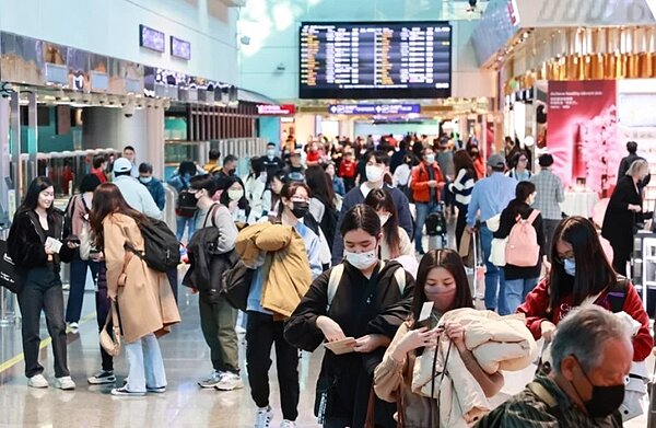 昨晚鋒面影響,側風強勁,松山機場有1航班降轉,桃園機場也有3航班降轉,均降轉高雄小港機場。示意圖,與新聞無關。圖/聯合報資料照片