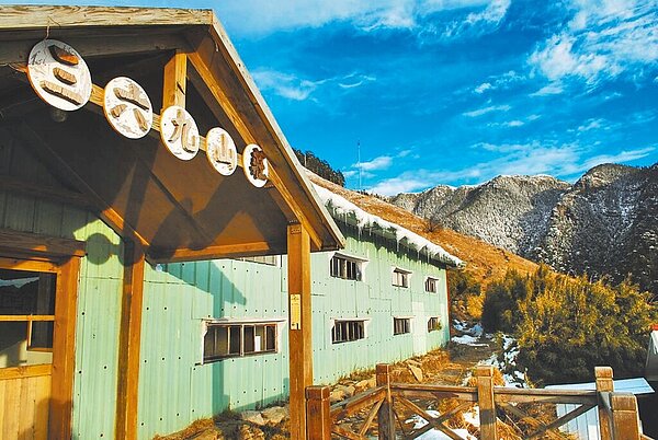 雪山山屋369山莊即日起將展開重建案,總工程經費約1.2億元,預計2025年完工,山莊將呈現全新風貌。(雪管處提供/李京昇苗栗傳真)