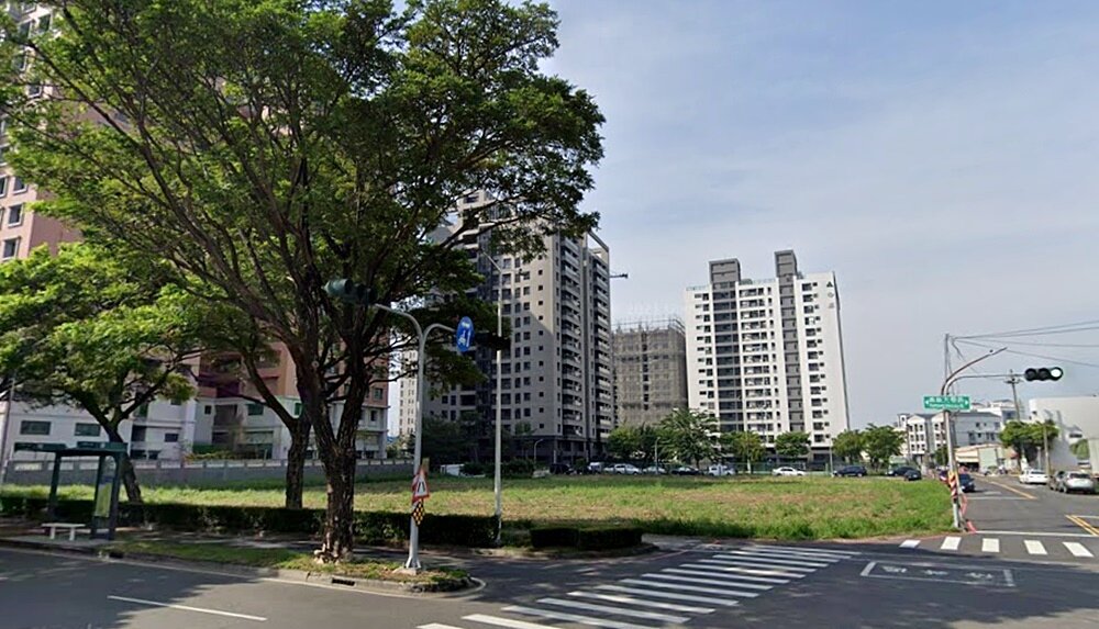 《平均地權條例》修法打炒房效應，不少高雄預售案投資客「急著出場，甚至小賠也沒關係」，可以說建商、代銷也搞死自己。圖／google map