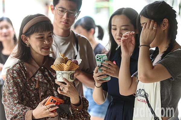 強颱「瑪娃」未來東北大迴轉是否侵台？中央大學大氣科學系兼任副教授吳德榮指出，需再觀察2、3天，今天則各地氣溫回升。圖／聯合報系資料照