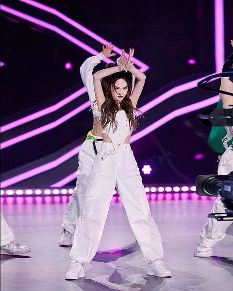 楊丞琳舞技常掀起熱議。 圖/擷自微博