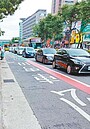 開車族占道　「長庚驛站」轉運公車打結