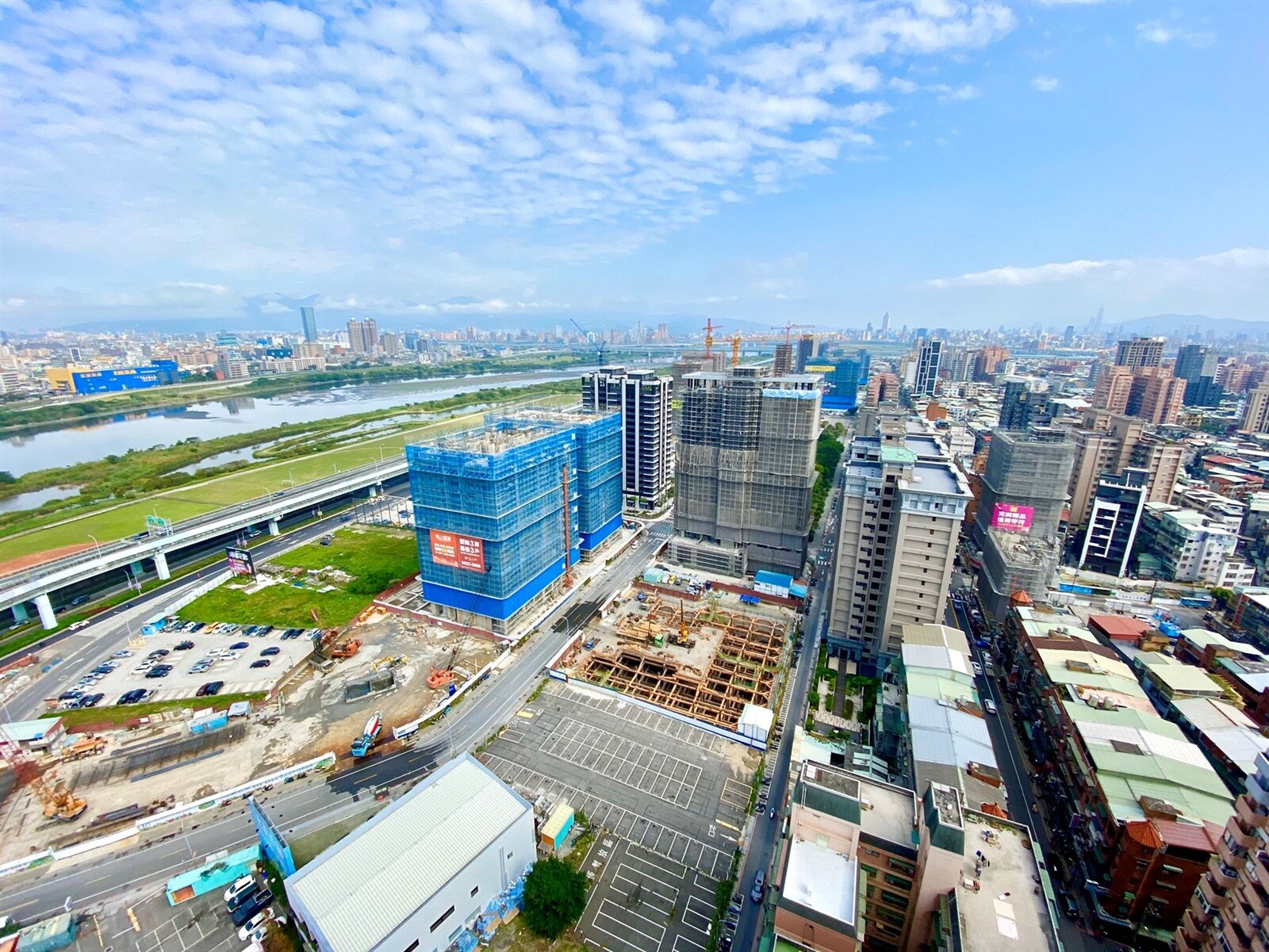 房市爆冷!「推案高潮已去」建商沒在怕?專家洩「這手法」:進場時機來了 永慶房屋統計,2023年第一季全台七都預售屋交易量較去年第四季減少9.7%,較去年同期減少37.5%。圖/永慶房產集團提供