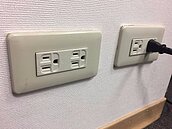 插座「口吐綠沫」母湯亂碰！台電示警：家中這處最常見